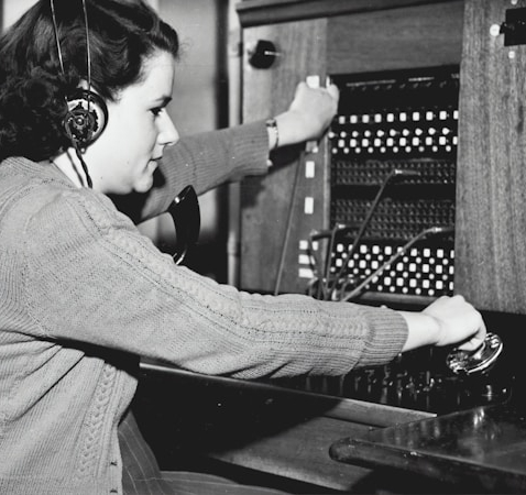 AI agents handling customer service inquiries with intelligence and efficiency